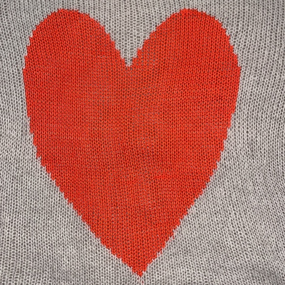 Wildfox White Label Sweater ~ in Light Gray w/ Red Heart ♥️ - Picture 7 of 13